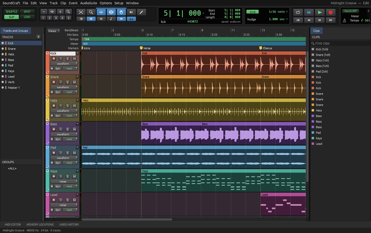 SoundCraft Web 版界面：左侧轨道列表显示 Kick/Snare/Timpani 等乐器轨，中间多轨波形时间轴显示真实音频波形，顶部走带控制与时间码，右侧混音通道条